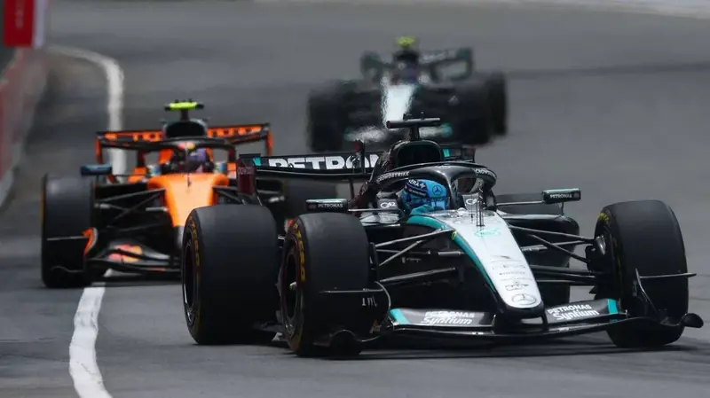 George Russell Mercedes devant Lando Norris McLaren — Sprint F1 Canada 2026